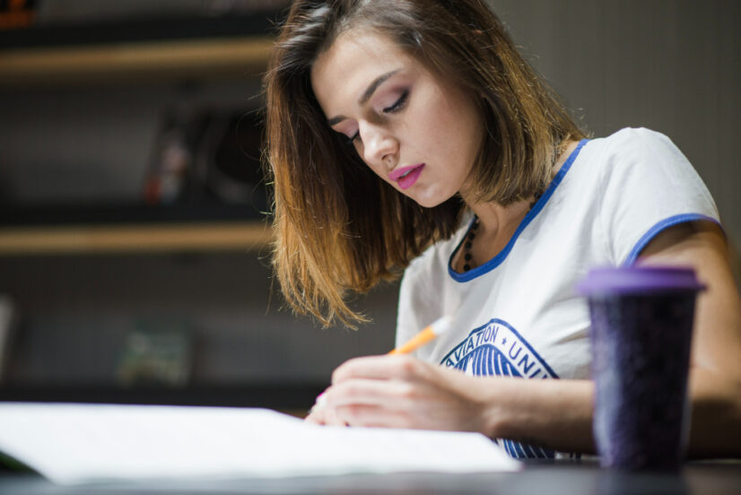 Preste atenção ao tempo e à prática ao revisar sua redação