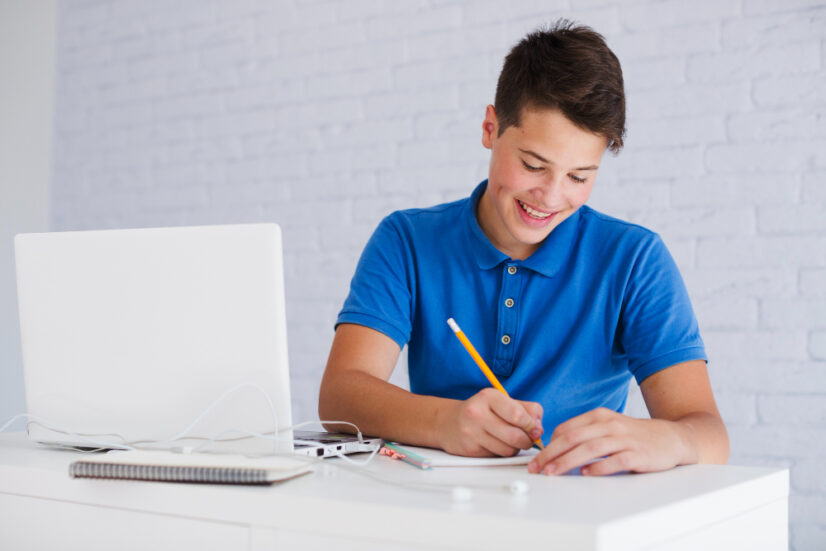 Descubra como usar os editais de redação do segundo semestre para mapear bancas e conquistar uma boa nota com a Corrija-me!